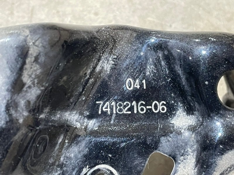 Кронштейн крепления крыла