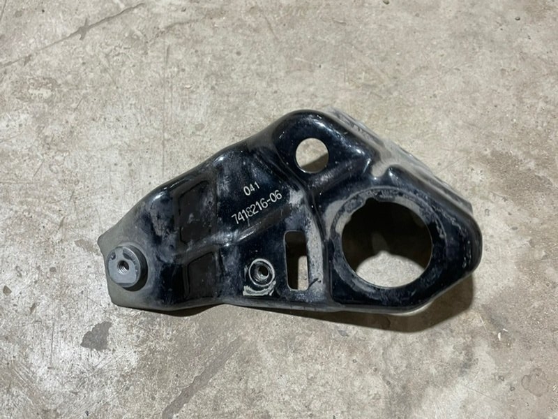 Кронштейн крепления крыла