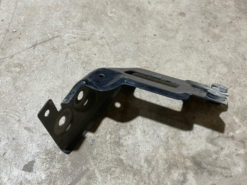 Кронштейн крепления крыла