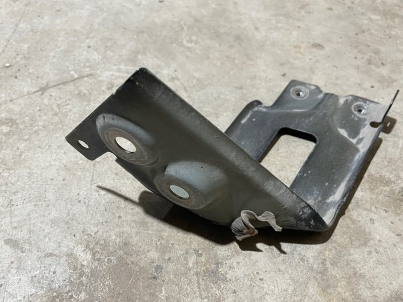 Кронштейн крепления крыла