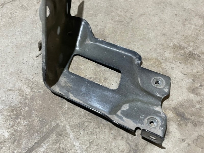 Кронштейн крепления крыла