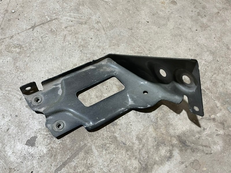 Кронштейн крепления крыла