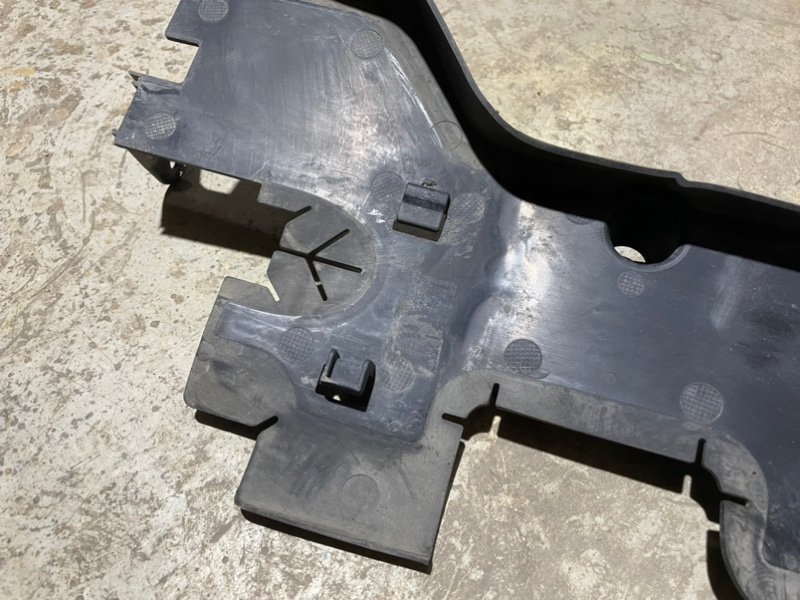 Воздуховод радиатора правый