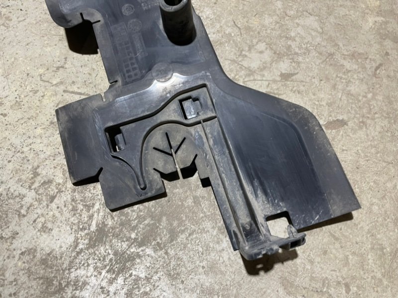 Воздуховод радиатора правый