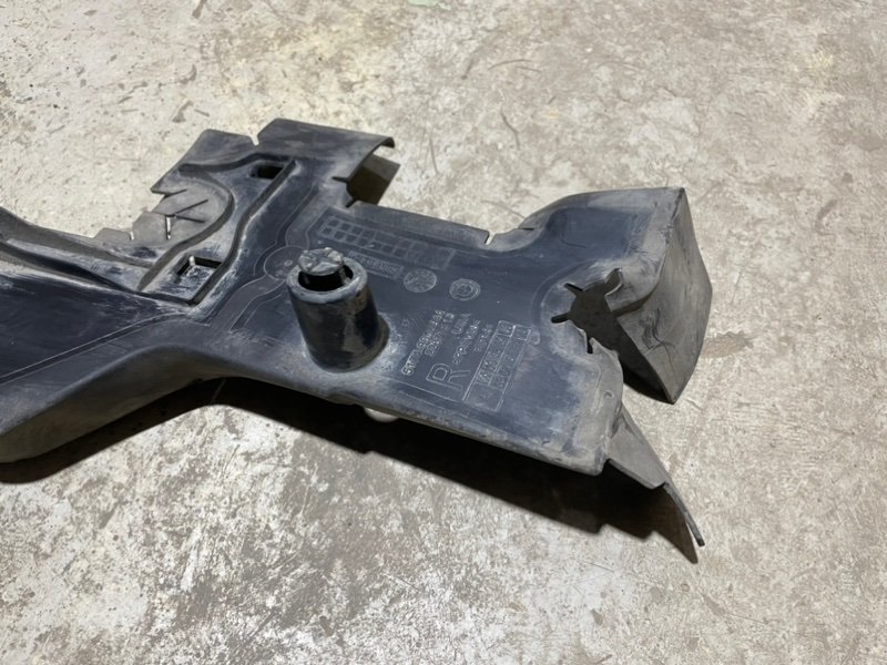 Воздуховод радиатора правый