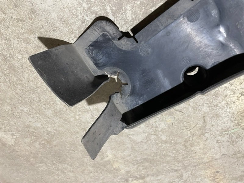 Воздуховод радиатора правый