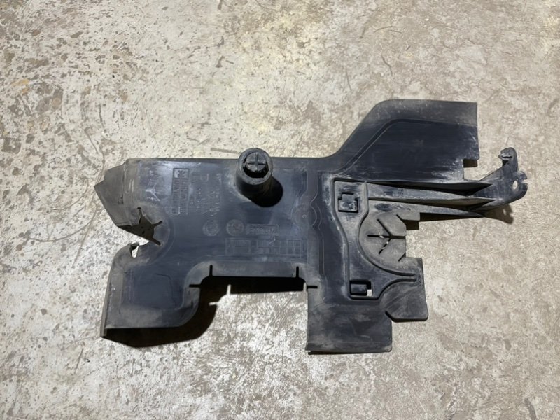 Воздуховод радиатора правый