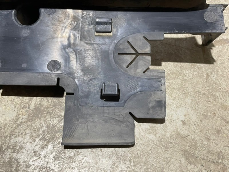 Воздуховод радиатора левый