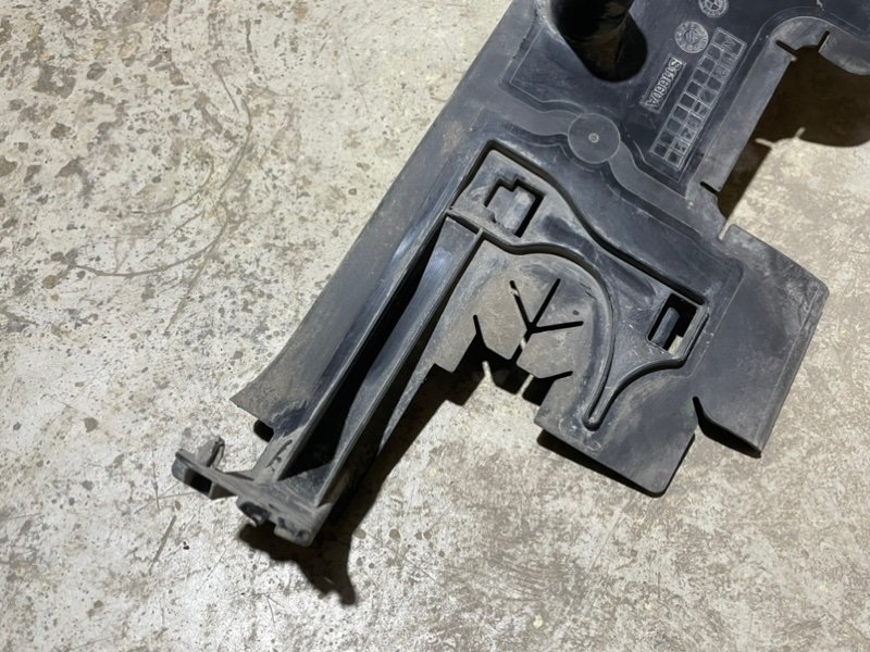 Воздуховод радиатора левый