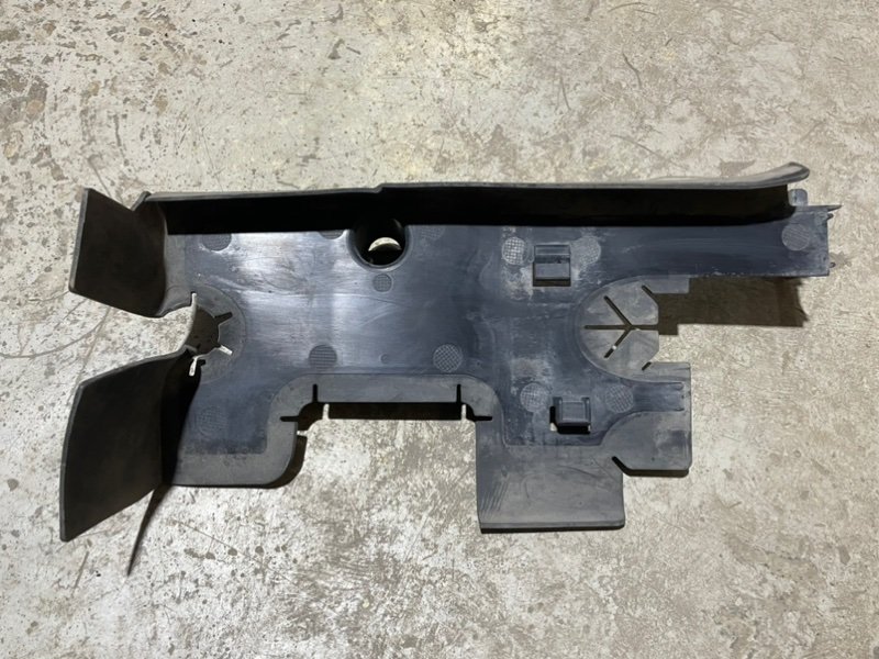 Воздуховод радиатора левый