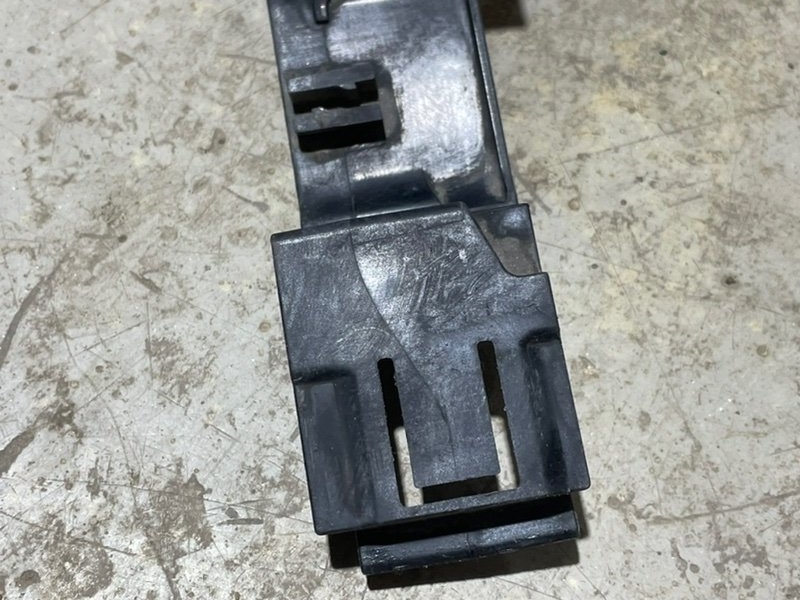 Кронштейн крепежный вспомогательный (разного назначения)