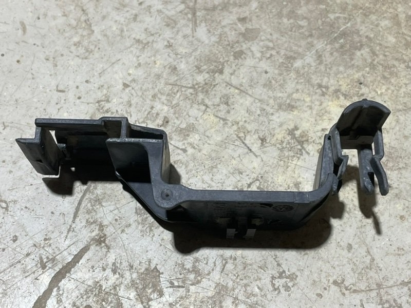 Кронштейн крепежный вспомогательный (разного назначения)