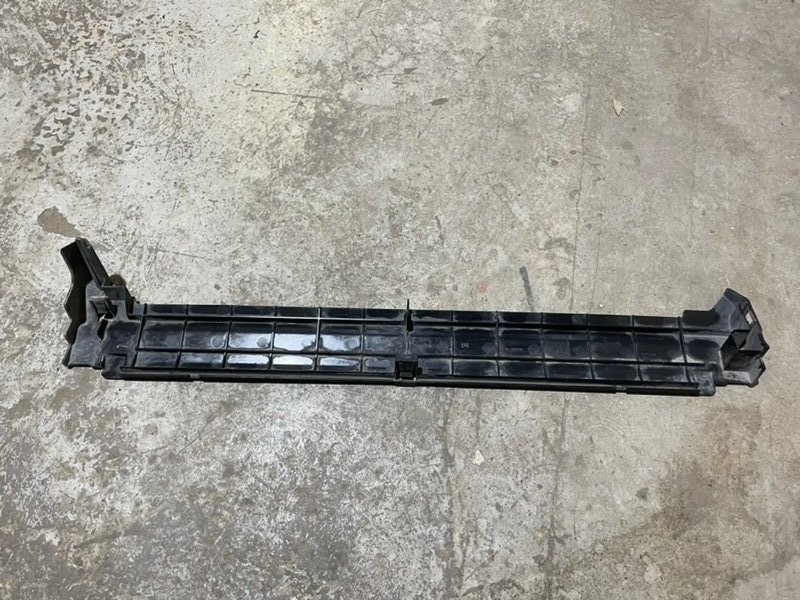 Дефлектор воздушный радиатора