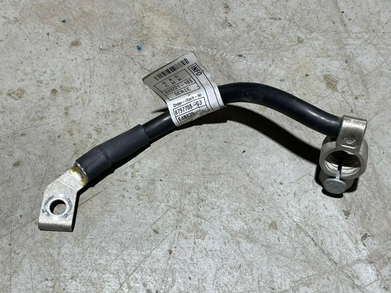 Клемма аккумулятора -