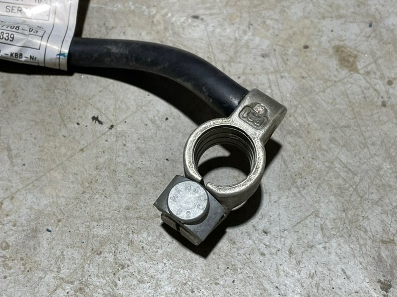 Клемма аккумулятора -