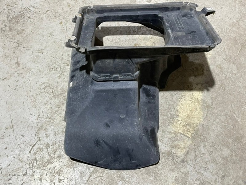 Воздуховод радиатора левый