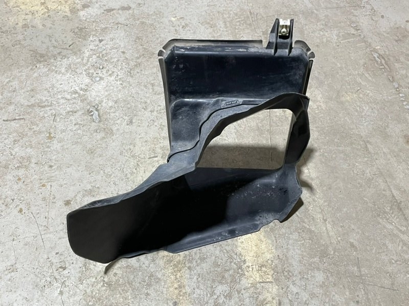 Воздуховод радиатора левый