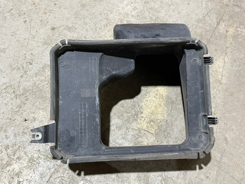 Воздуховод радиатора левый