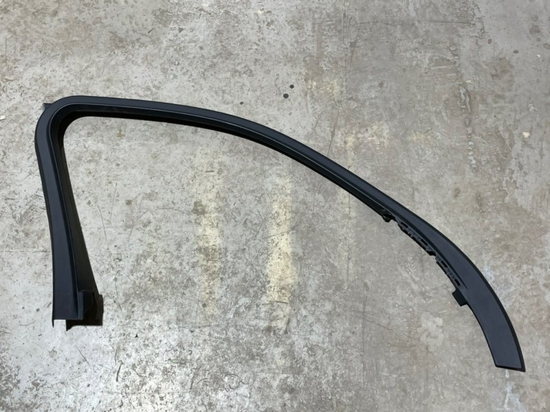 Накладка двери передней левой