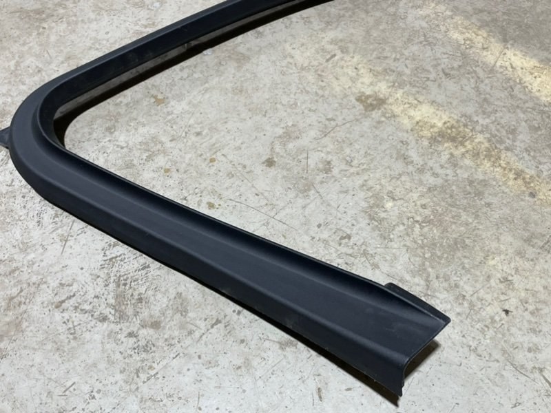 Накладка двери передней левой