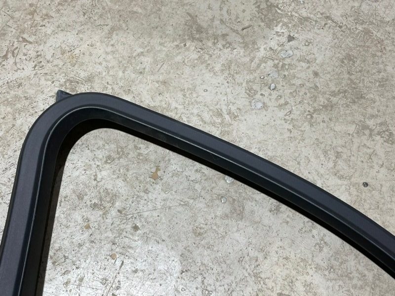 Накладка двери передней левой