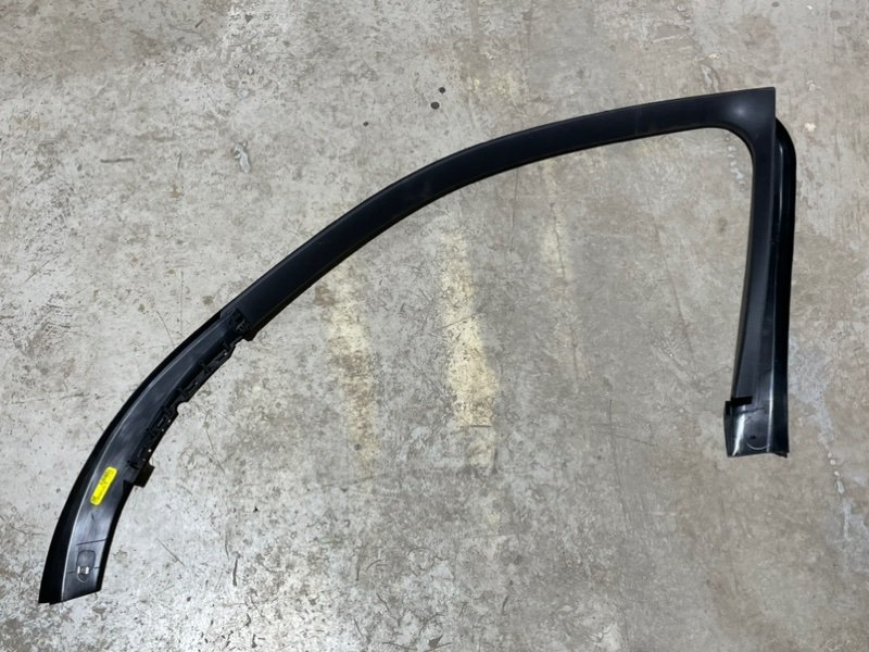 Накладка двери передней левой