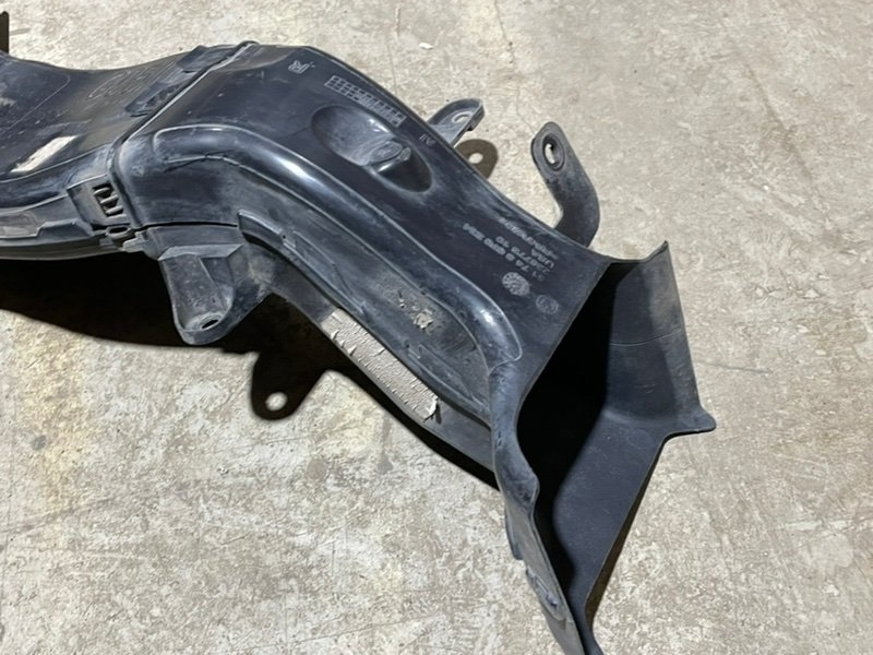 Воздуховод бампера правый