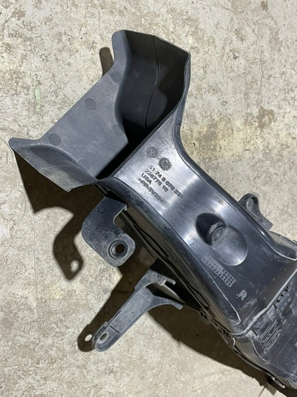 Воздуховод бампера правый