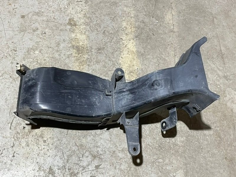 Воздуховод бампера правый