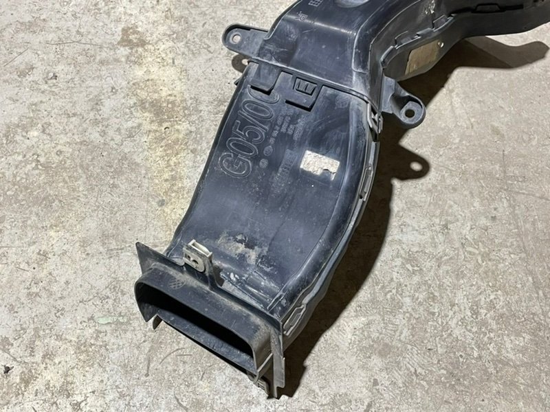 Воздуховод бампера правый