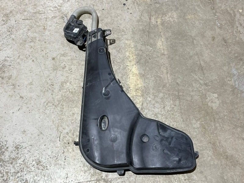 Бачок омывателя лобового стекла