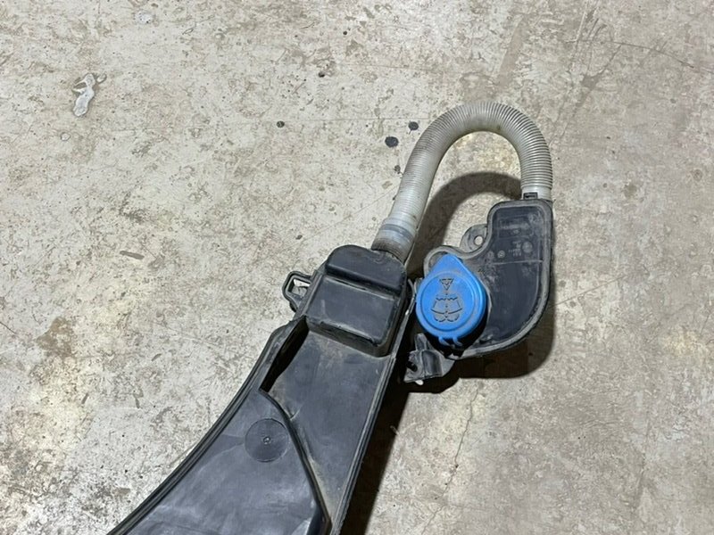 Бачок омывателя лобового стекла