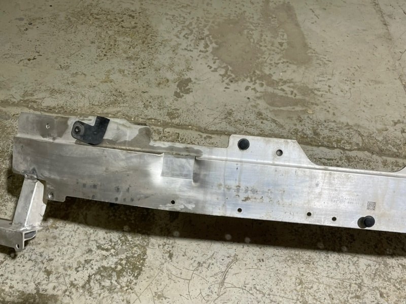 Усилитель переднего бампера