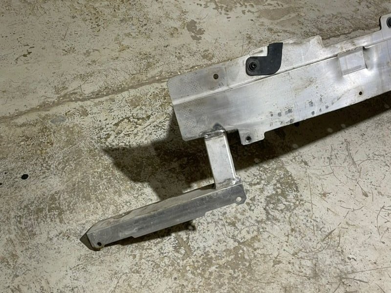 Усилитель переднего бампера