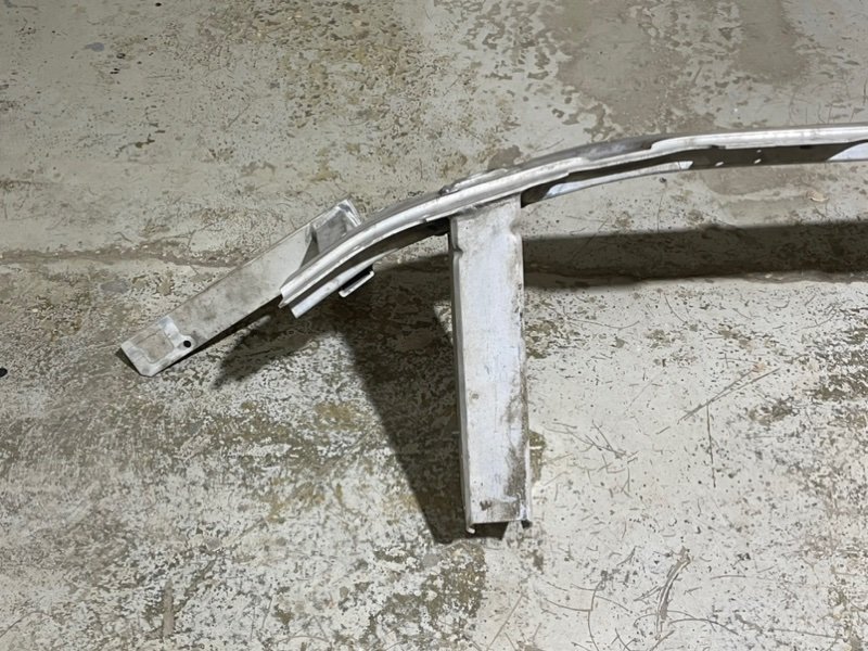 Усилитель переднего бампера