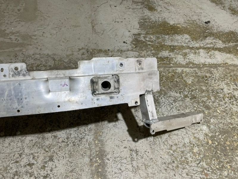 Усилитель переднего бампера