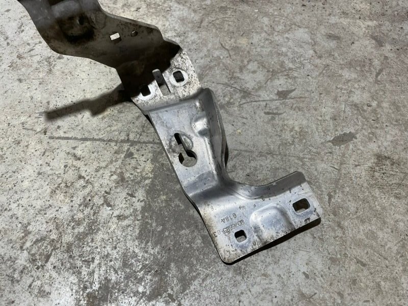 Кронштейн передней панели