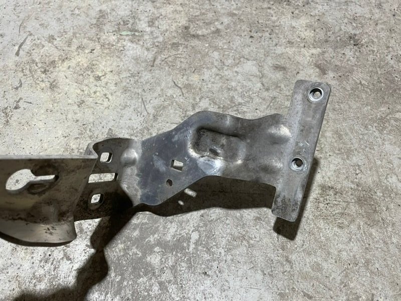 Кронштейн передней панели