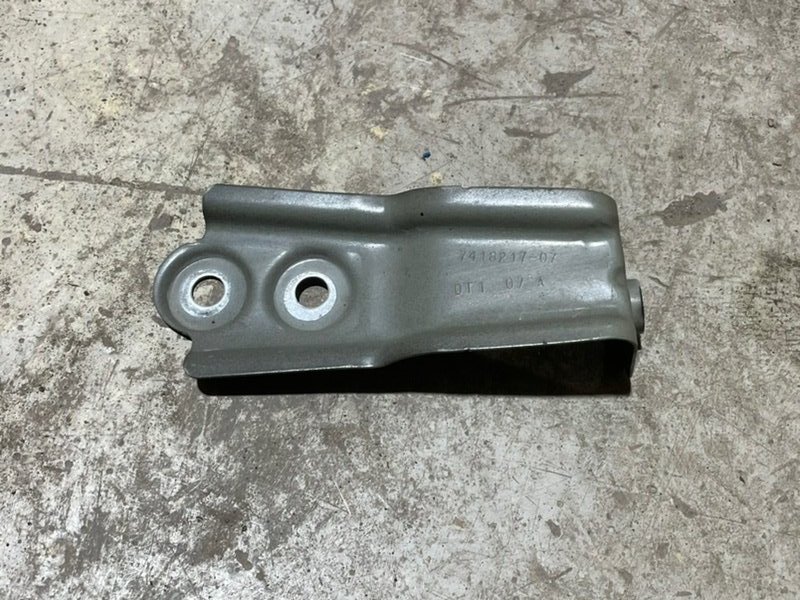 Кронштейн крепления крыла