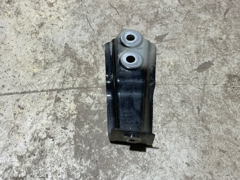 Кронштейн крепления крыла