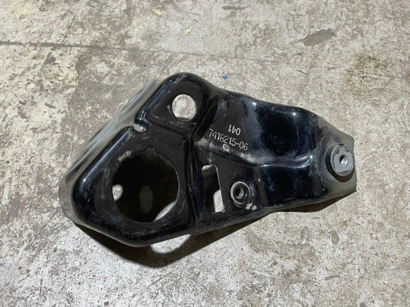 Кронштейн крепления крыла