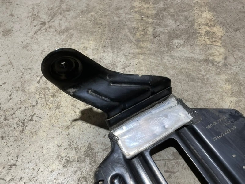 Площадка под аккумулятор (АКБ)