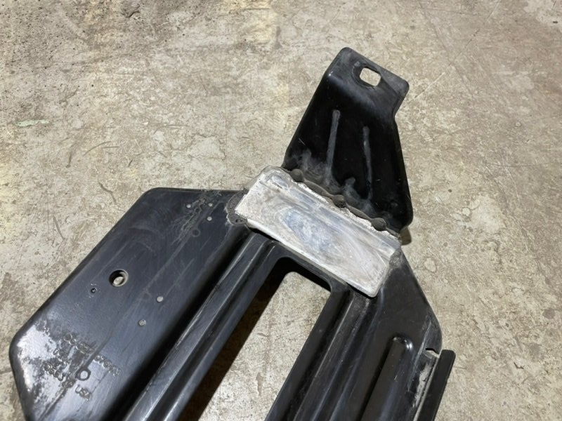 Площадка под аккумулятор (АКБ)