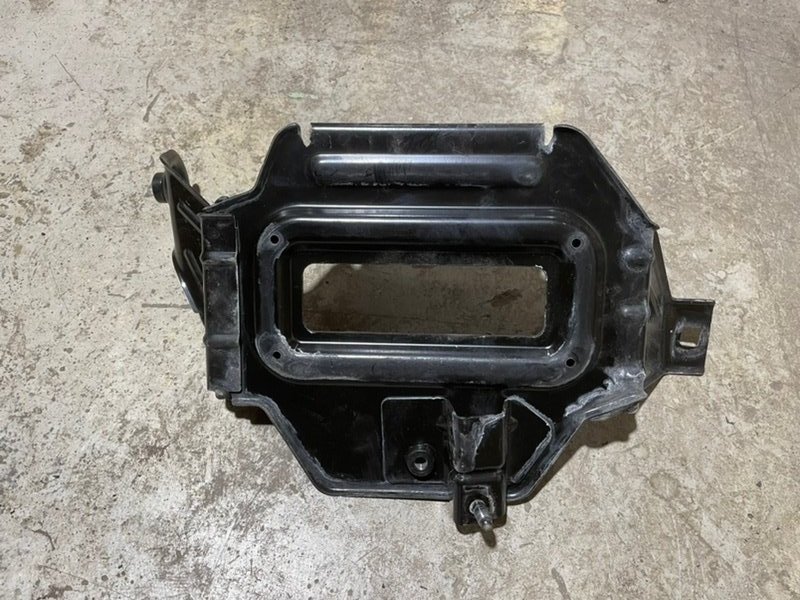 Площадка под аккумулятор (АКБ)