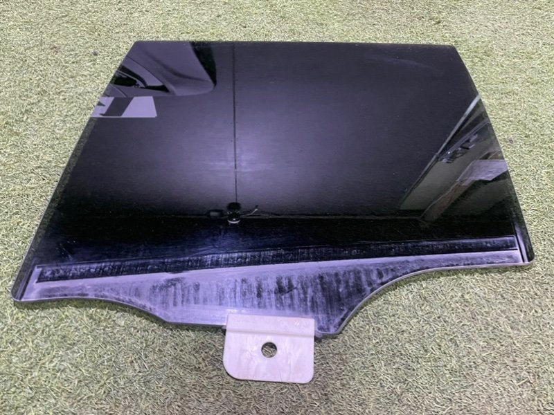 Стекло двери задней левой