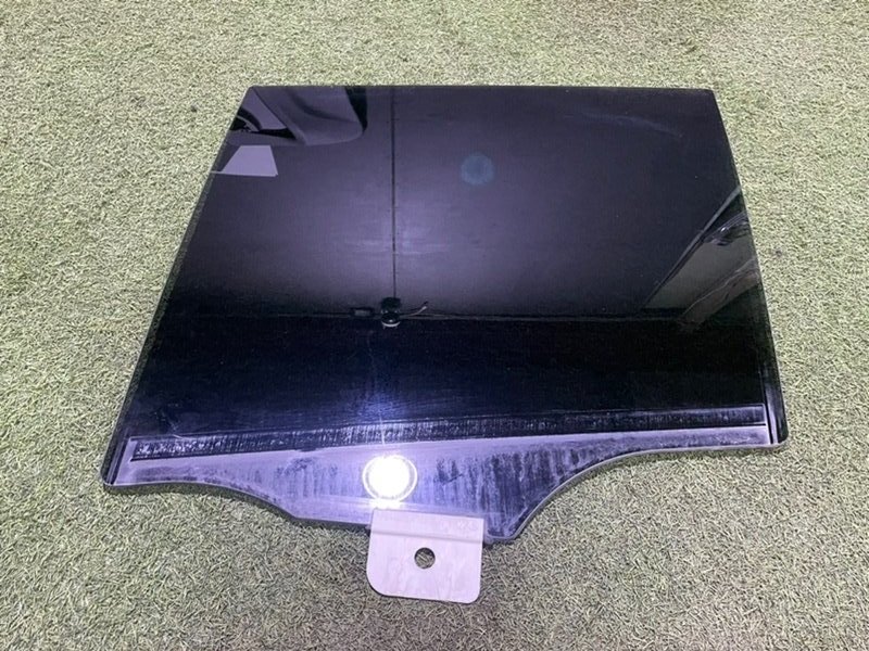 Стекло двери задней левой