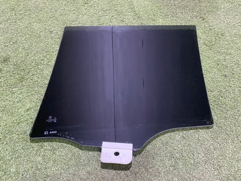 Стекло двери задней правой