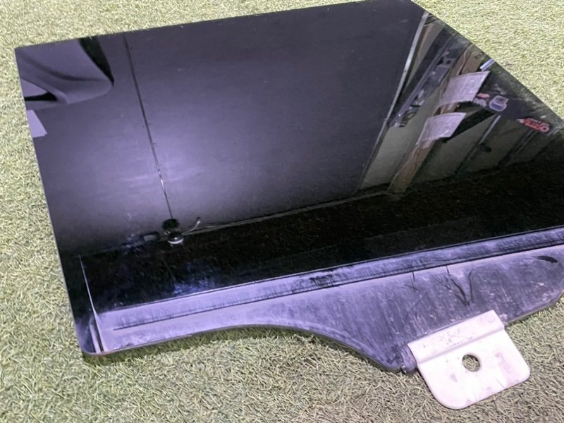 Стекло двери задней правой