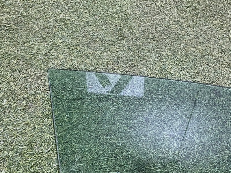 Стекло двери передней правой