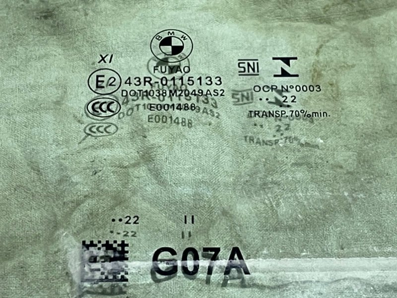 Стекло двери передней правой